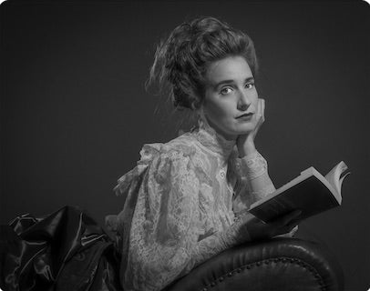 Gibson Girl Reading