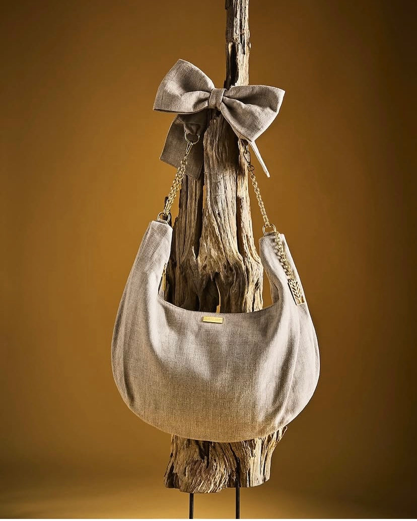 The "Muskobow" Handbag in Canvas
