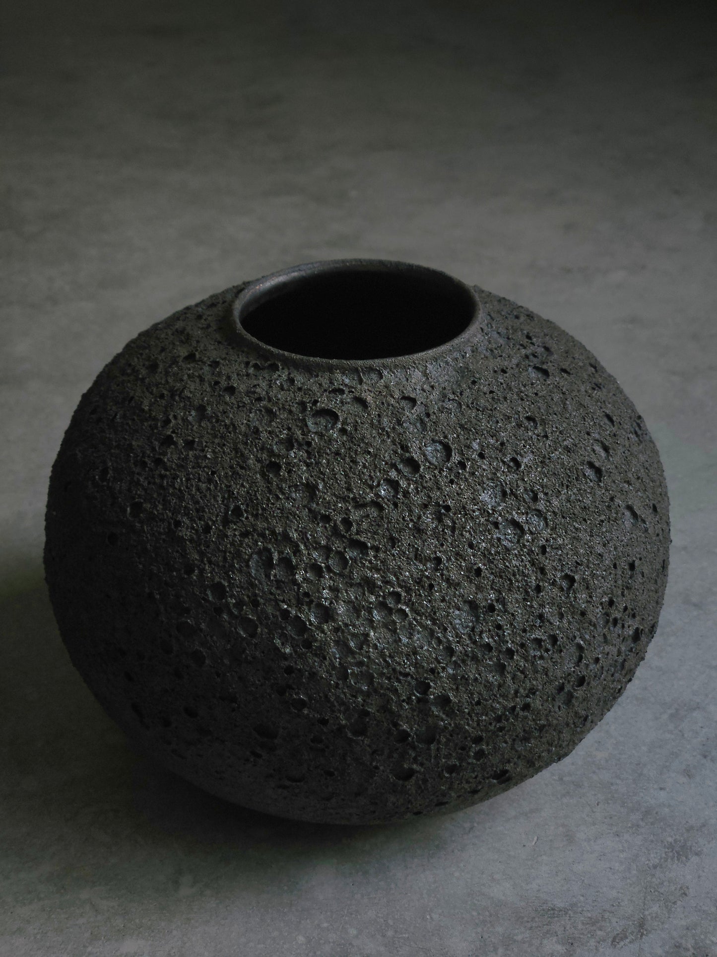 Mid Moon Jar in Charcoal
