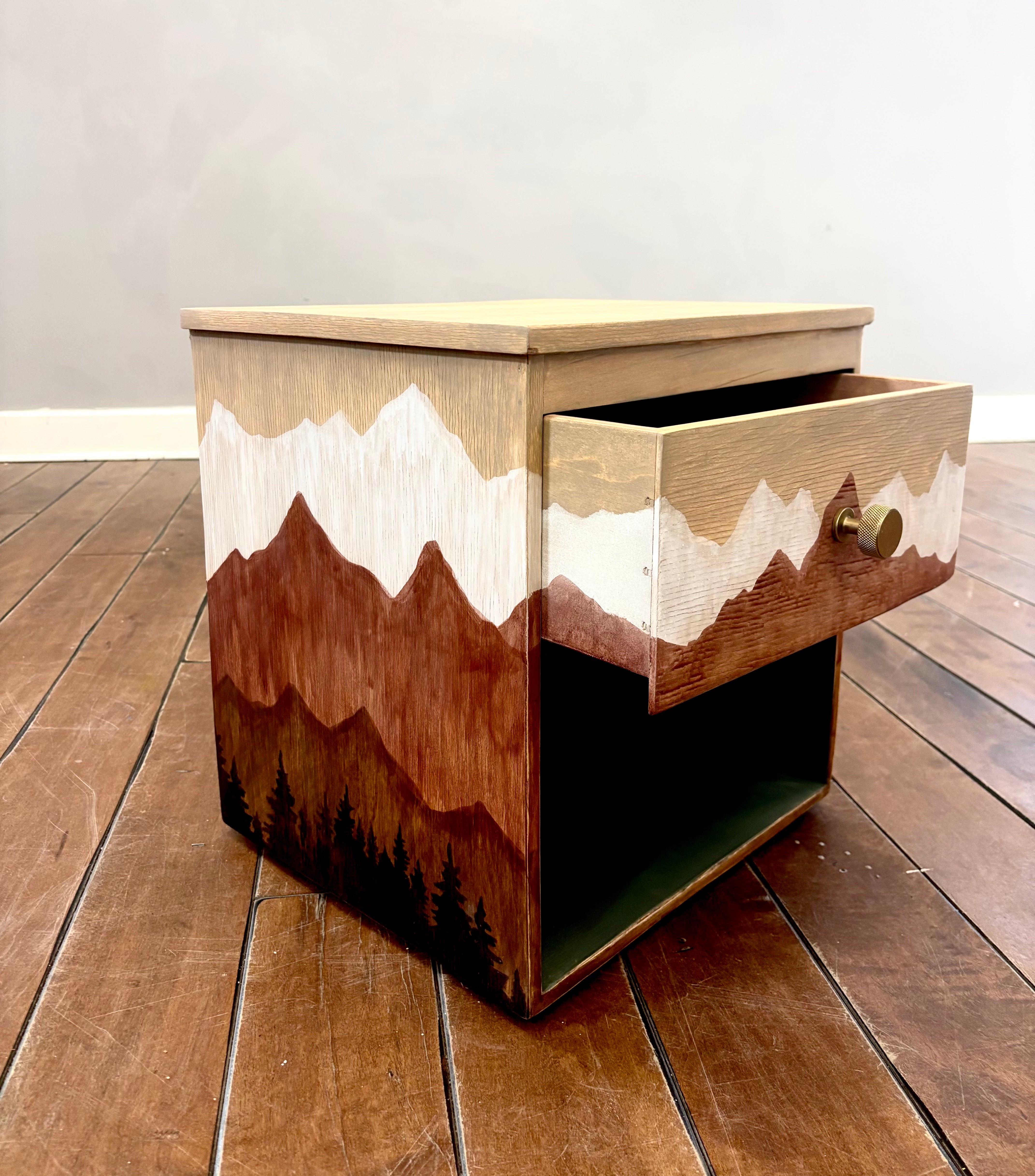 'Peak Serenity' Side table – Muskoka Arts & Crafts